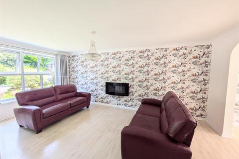 5 bedroom detached house to rent, Fordwich Drive, Frindsbury Rochester
