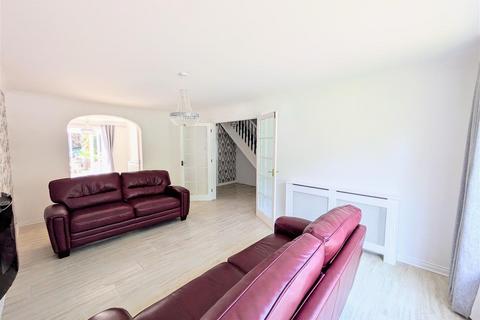 5 bedroom detached house to rent, Fordwich Drive, Frindsbury Rochester