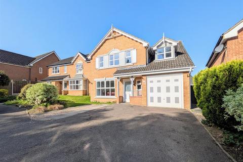 5 bedroom detached house to rent, Fordwich Drive, Frindsbury Rochester