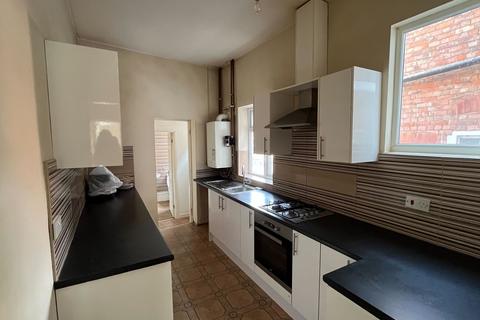 3 bedroom terraced house to rent, Pool Road, Newfoundpool LE3