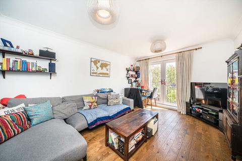 2 bedroom flat for sale, Essex Road, London N1