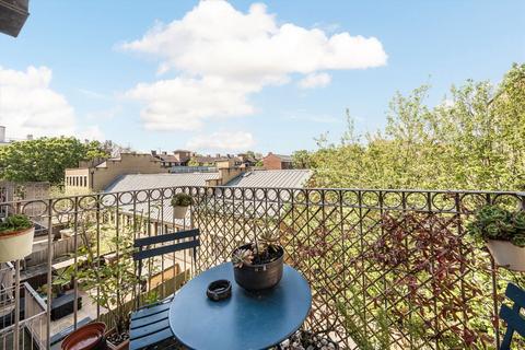 2 bedroom flat for sale, Essex Road, London N1