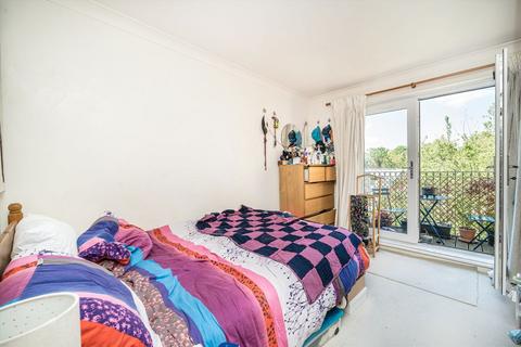 2 bedroom flat for sale, Essex Road, London N1
