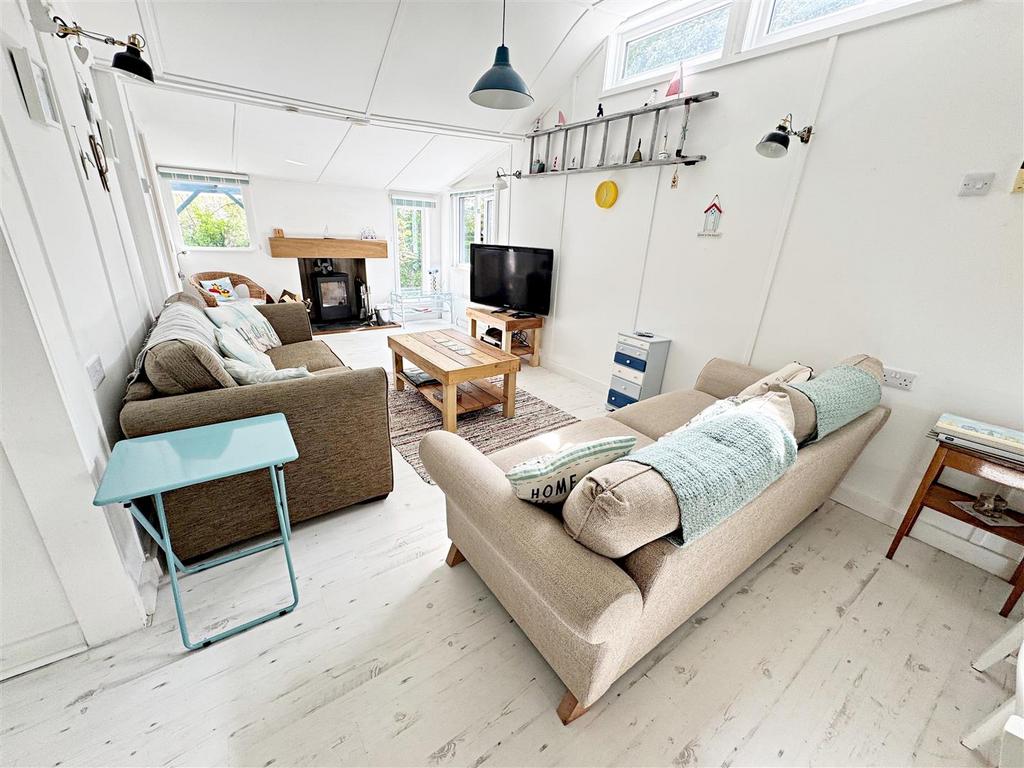 Living/dining area
