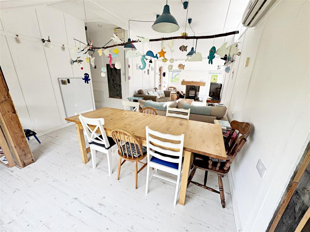 Living/dining area