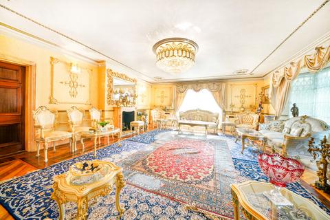 5 bedroom semi-detached house for sale, The Bishops Avenue, London, N2