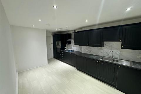 1 bedroom in a house share to rent, Mellitus Street, Acton