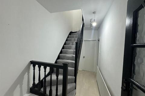 1 bedroom in a house share to rent, Mellitus Street, Acton