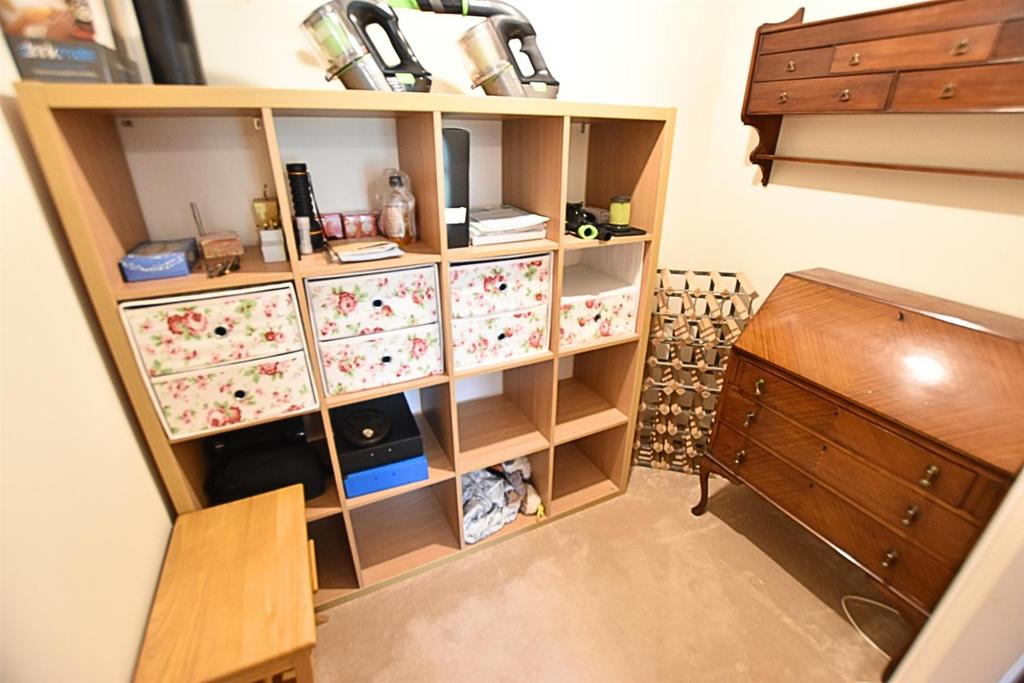 Study/store