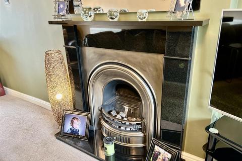 37 Edgecombe Drive, Darlington, DL3 9DG