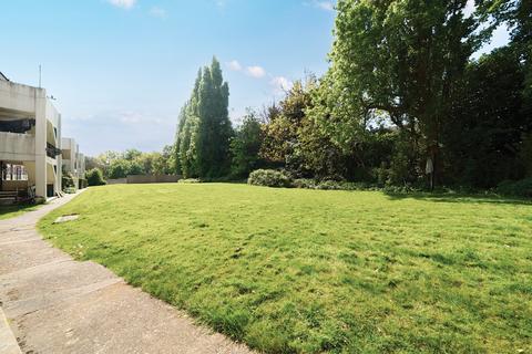 38 Amblecote Road, London, SE12 9TL