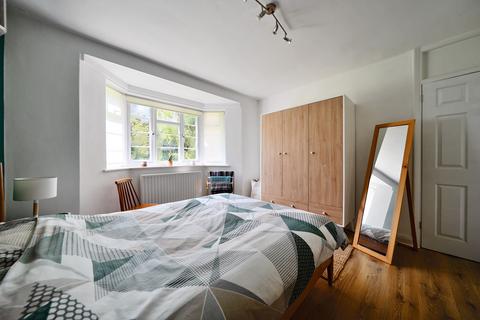 38 Amblecote Road, London, SE12 9TL