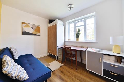 38 Amblecote Road, London, SE12 9TL