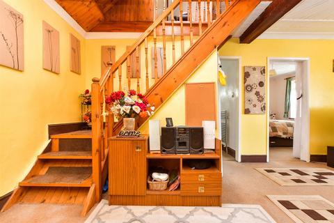 2 bedroom bungalow for sale, Peeks Brook Lane, Horley RH6