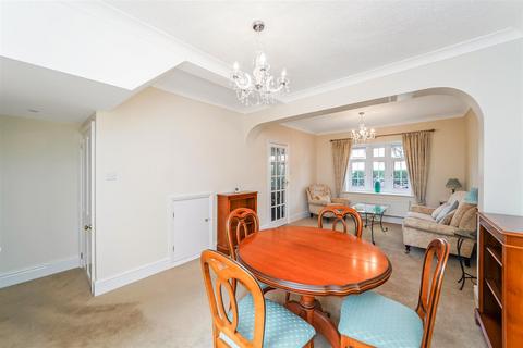 17 Willow Street, London, E4 7EG