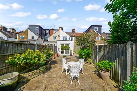 17 Willow Street, London, E4 7EG