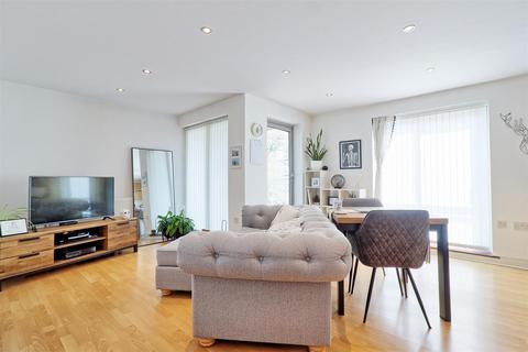 2 bedroom apartment for sale, Lockside Marina, Essex CM2