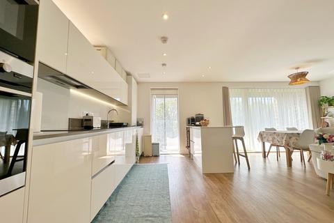 2 bedroom apartment for sale, Poulter Walk, Trumpington, Cambridge, CB2