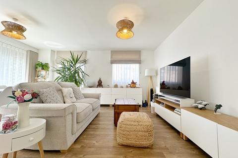 2 bedroom apartment for sale, Poulter Walk, Trumpington, Cambridge, CB2