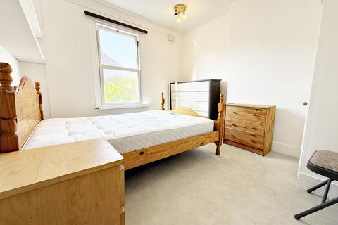 1 bedroom in a house share to rent, Darwin Road, London, W5