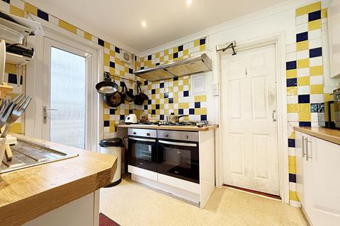 1 bedroom in a house share to rent, Darwin Road, London, W5