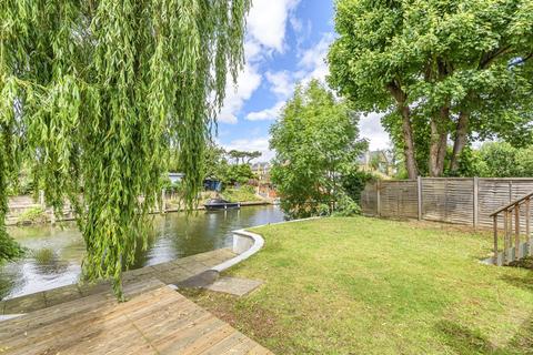 3 bedroom bungalow to rent, Wheatleys Eyot, Sunbury-On-Thames, TW16