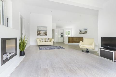 3 bedroom bungalow to rent, Wheatleys Eyot, Sunbury-On-Thames, TW16