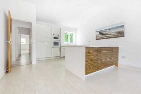3 bedroom bungalow to rent, Wheatleys Eyot, Sunbury-On-Thames, TW16