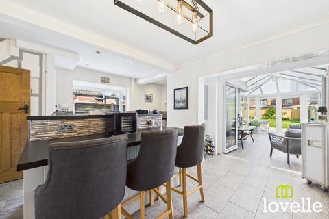 3 bedroom semi-detached house for sale, Kingtree Avenue, East Riding of Yorkshire HU16