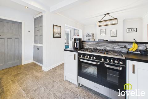 3 bedroom semi-detached house for sale, Kingtree Avenue, East Riding of Yorkshire HU16