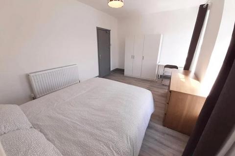 4 bedroom house to rent, Rhondda Street, Swansea,