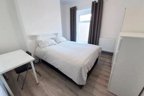 4 bedroom house to rent, Rhondda Street, Swansea,