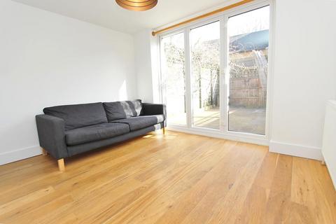 1 bedroom maisonette to rent, Lambton Road, London N19