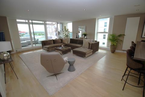 3 bedroom apartment for sale, N V Building, 100 The Quays, Salford, Lancashire, M50