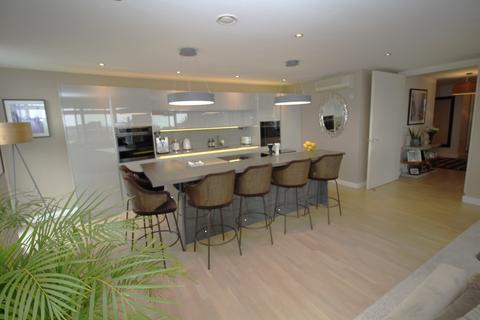 3 bedroom apartment for sale, N V Building, 100 The Quays, Salford, Lancashire, M50