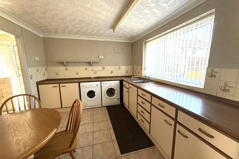 3 bedroom end of terrace house for sale, Hislop Road, Rugeley