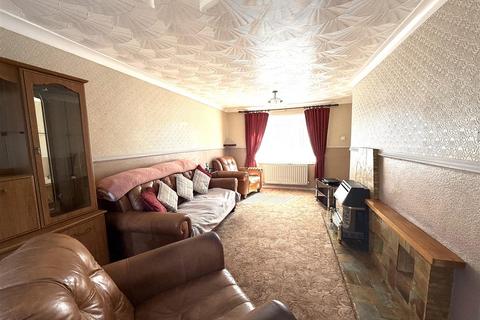 3 bedroom end of terrace house for sale, Hislop Road, Rugeley
