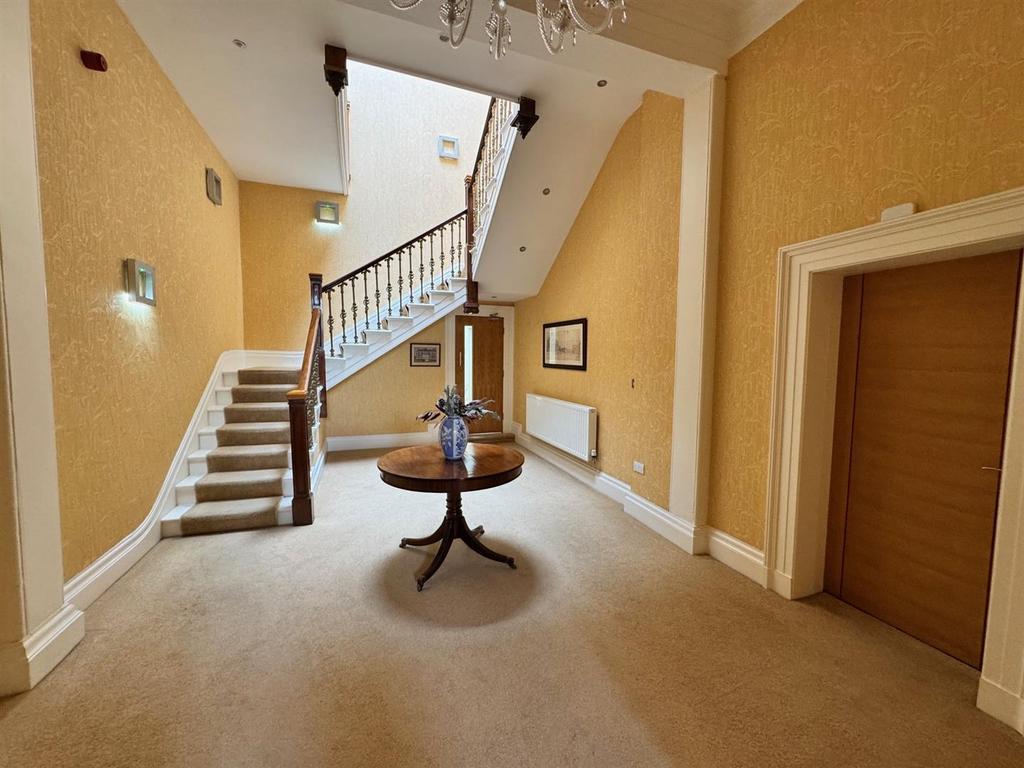 Elevated communal entrance