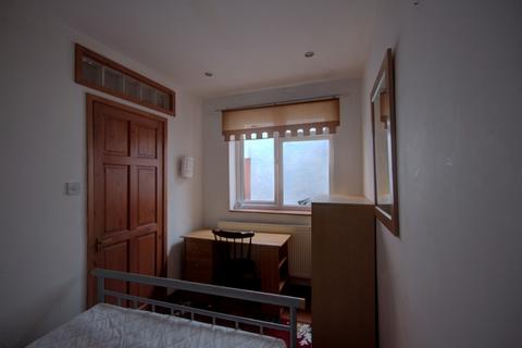 3 bedroom end of terrace house for sale, Montague Road, Leicester LE2