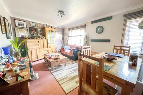 2 bedroom flat for sale, New Walls