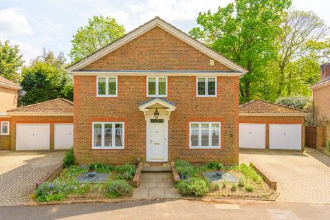 34 Rosslyn Park, Weybridge, KT13 9QZ
