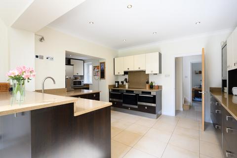 34 Rosslyn Park, Weybridge, KT13 9QZ