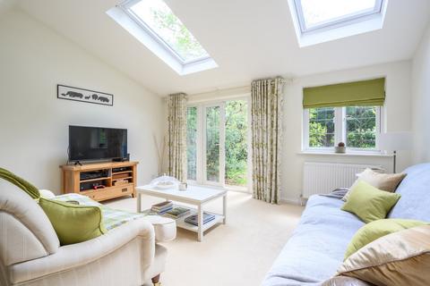 34 Rosslyn Park, Weybridge, KT13 9QZ