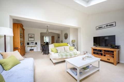 34 Rosslyn Park, Weybridge, KT13 9QZ