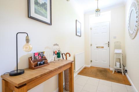 34 Rosslyn Park, Weybridge, KT13 9QZ