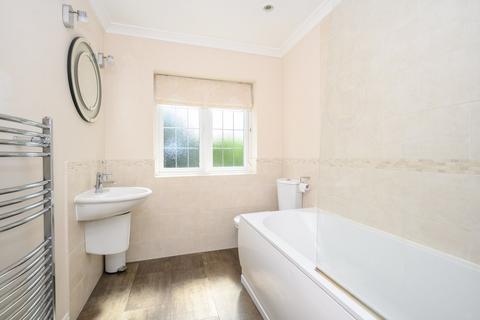 34 Rosslyn Park, Weybridge, KT13 9QZ
