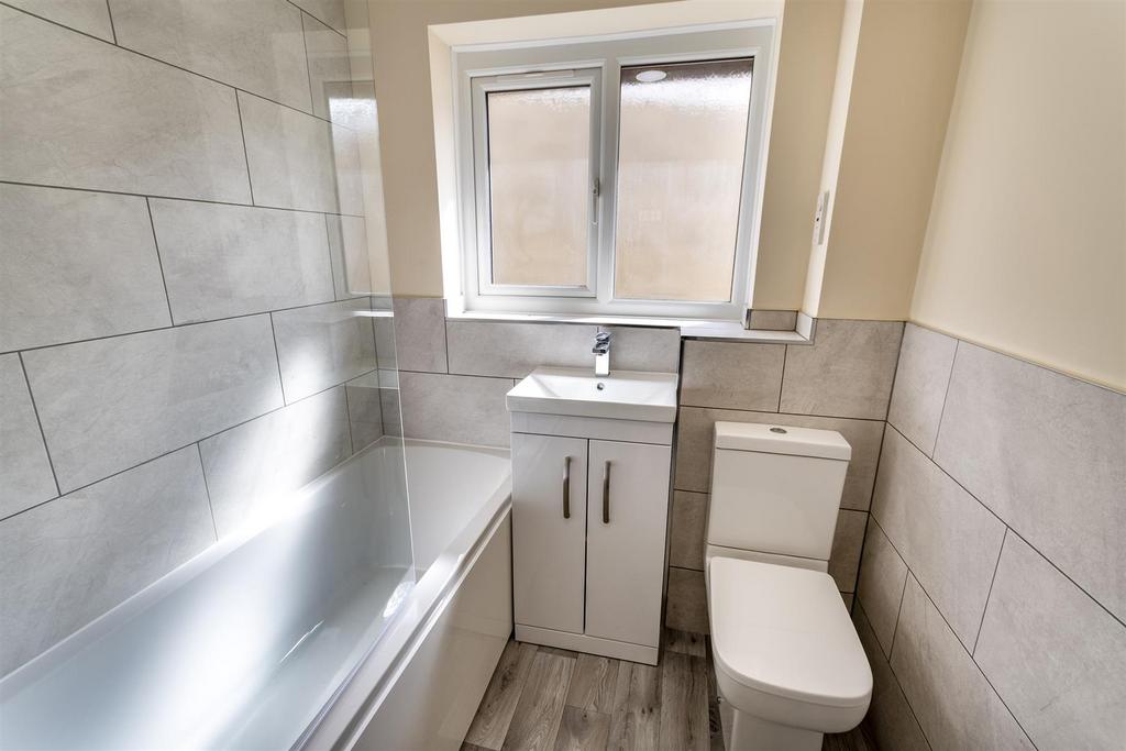 DSC 3249-Edit bathroom.JPG