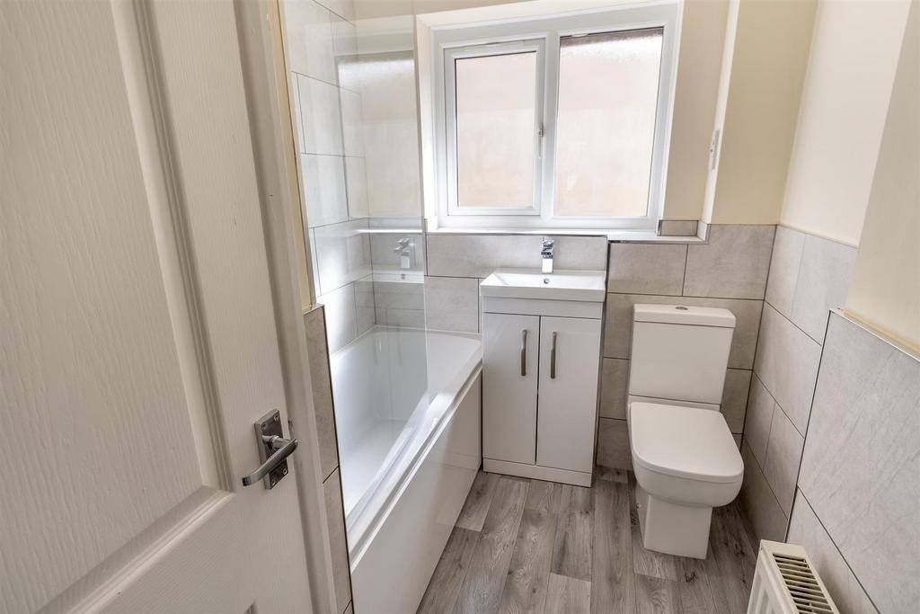DSC 3252-Edit bathroom.JPG