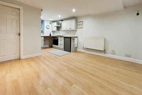 1 bedroom ground floor flat for sale, High Street, Idle BD10