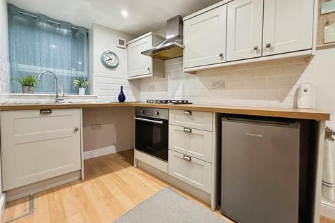 1 bedroom ground floor flat for sale, High Street, Idle BD10